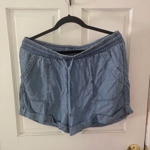 Large Universal Thread Shorts